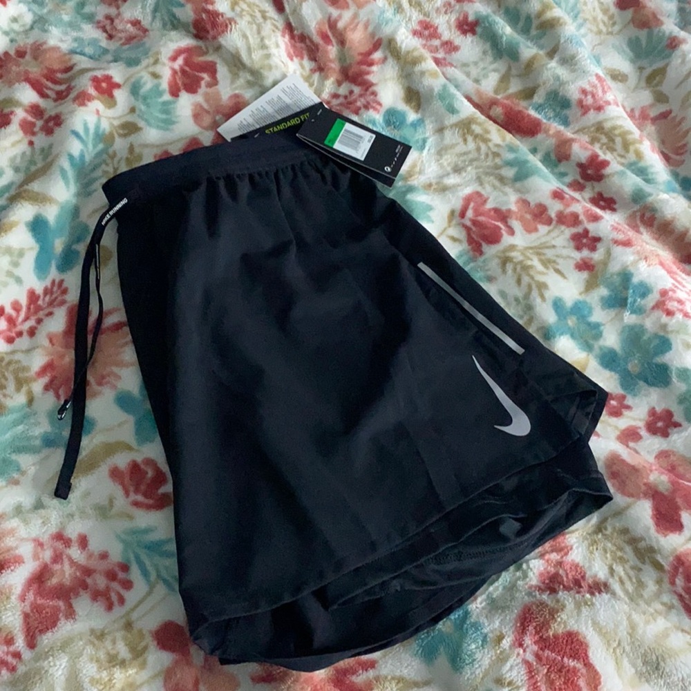 men’s black running shorts